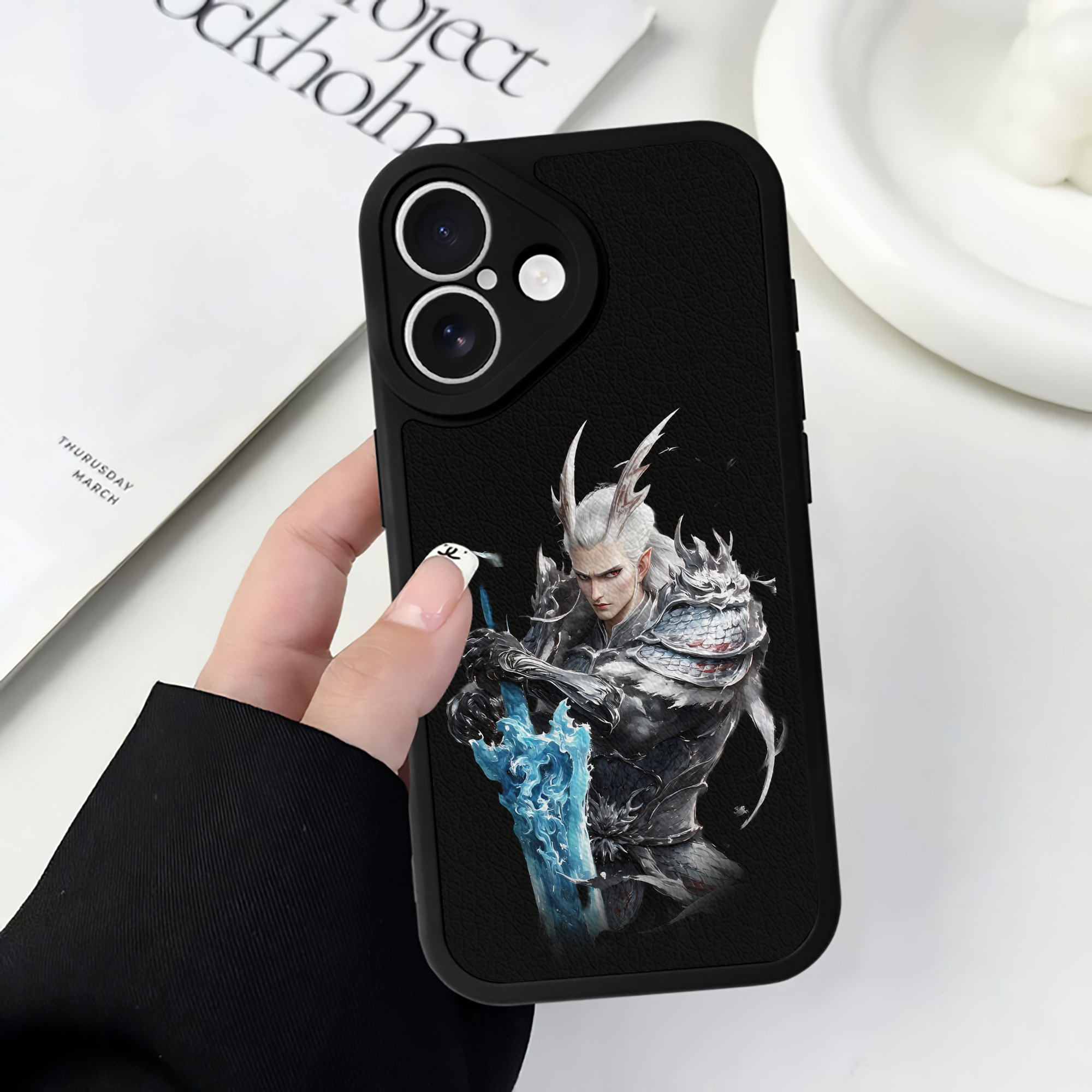 （画像用） Ne Zha 2 ナタ 魔童の大暴れ 【iPhone 16シリーズ対応】シリコンスマホケース（レザー調） 材質：シリコン